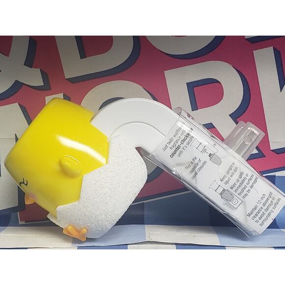 BBW Blushing Chick Sitting in Cracked Egg Easter Fragrance Wallflower Plug In - Picture 2 of 2